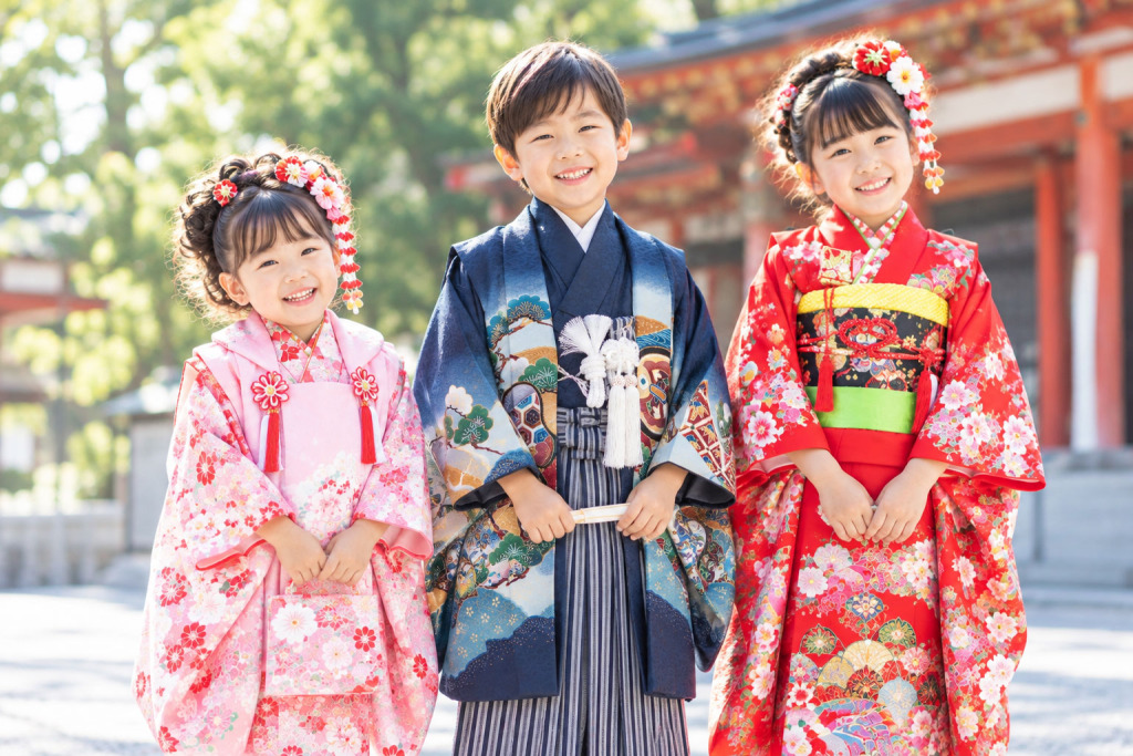 3歳は「三つ身」の着物5歳は「羽織袴」の着物7歳は「四つ身」の着物