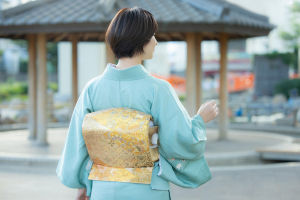 訪問着を着た女性