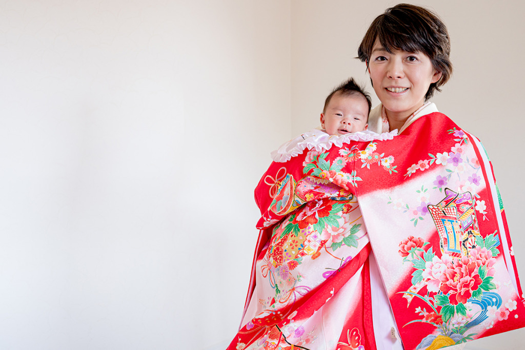 お宮参りで産着は誰が着ますか？