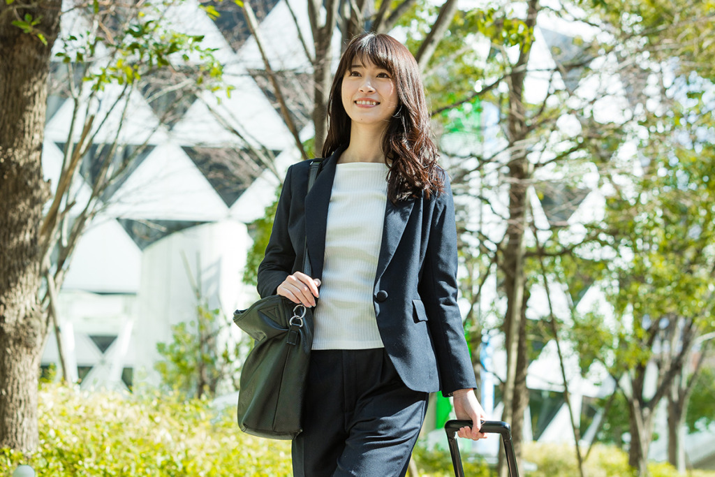 お宮参りにパンツスーツはダメですか?