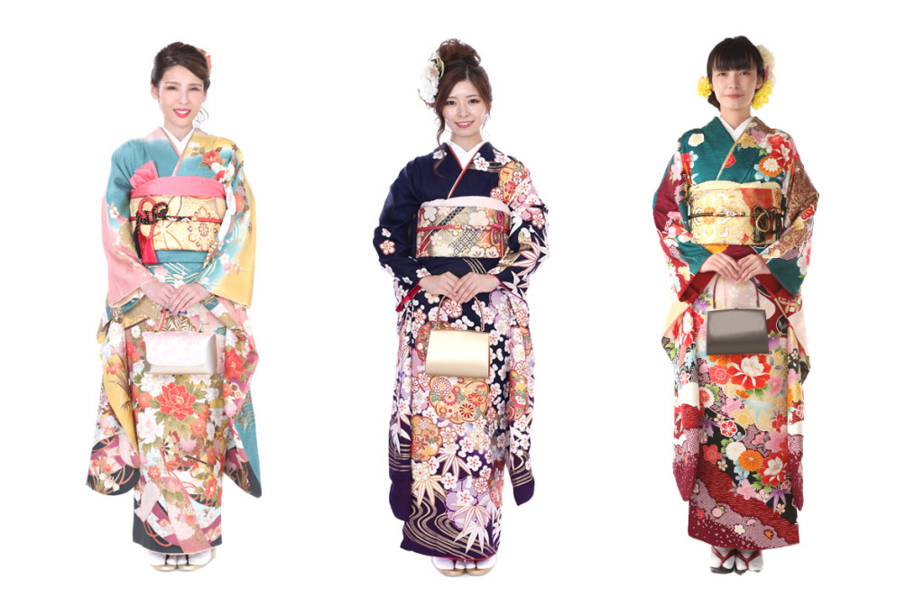 緑の振袖を着た女性と紺色の振袖を着た女性と青緑色の振り袖を着た女性