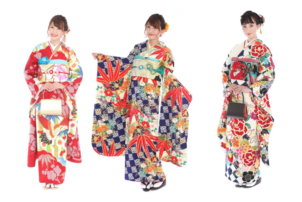 赤い振袖を着た女性と紺色の振袖を着た女性と白い振り袖を着た女性