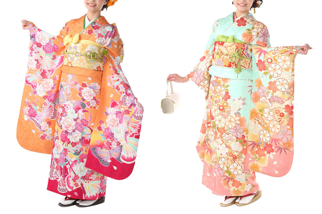 オレンジと水色の振袖を着た女性