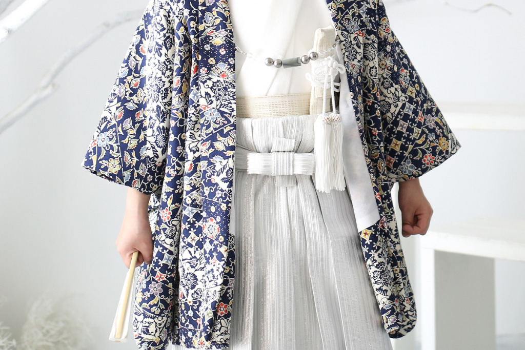 羽織袴を着た男の子