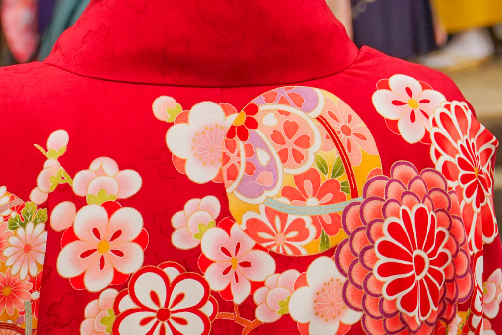 手毬（てまり）とは？わかりやすく説明 | きものレンタリエのきもの豆知識