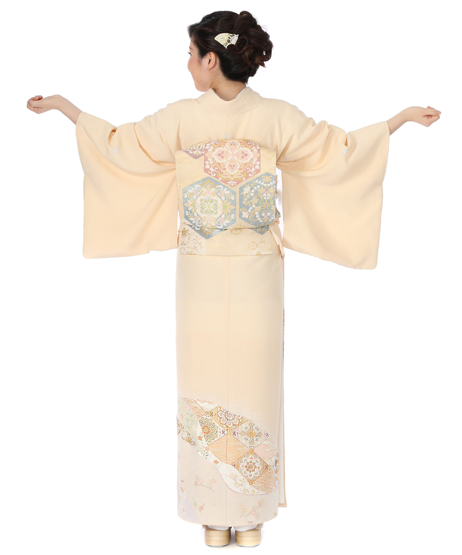 色留袖レンタル｜クリーム色にオリエンタルな菱文｜I0016｜L｜宅配着物