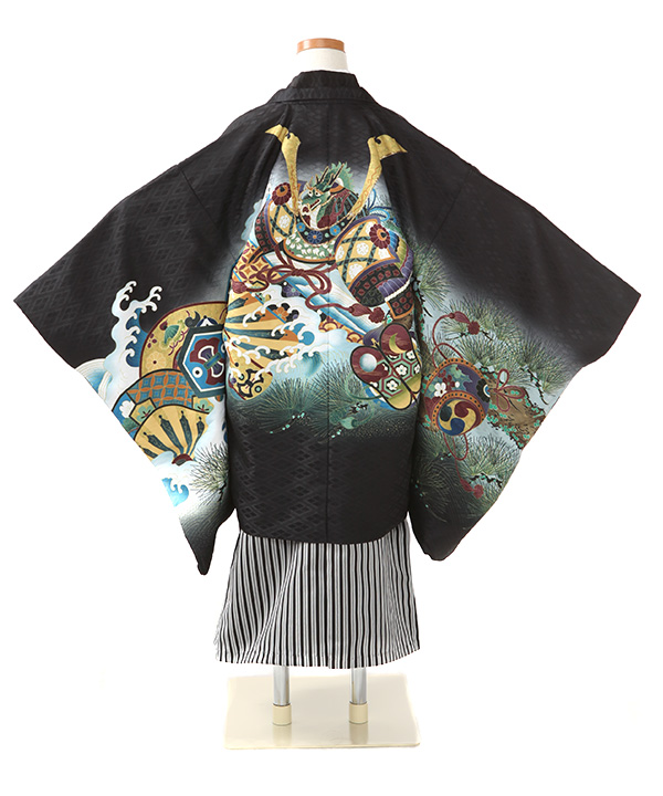 七五三(五歳男の子)着物レンタル｜兜に波頭柄羽織 黒着物×黒縞袴｜W-B