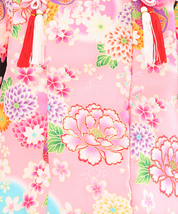 七五三(三歳女の子)着物レンタル｜牡丹に貝合わせ柄黒着物×ピンク被布